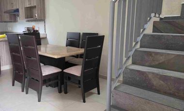 Casa Amueblada en Renta a un costado de Centro Sur acceso a Periférico en media cuadra