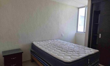 Casa Amueblada en Renta a un costado de Centro Sur acceso a Periférico en media cuadra