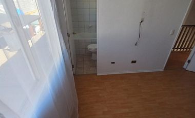 INMEJORABLE CASA DE 2 PISOS, PAREO SIMPLE, PIEDRA ROJA 65, QUILICURA.