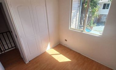 INMEJORABLE CASA DE 2 PISOS, PAREO SIMPLE, PIEDRA ROJA 65, QUILICURA.