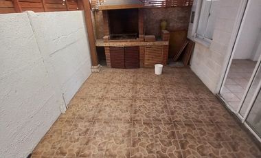 INMEJORABLE CASA DE 2 PISOS, PAREO SIMPLE, PIEDRA ROJA 65, QUILICURA.