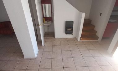 INMEJORABLE CASA DE 2 PISOS, PAREO SIMPLE, PIEDRA ROJA 65, QUILICURA.