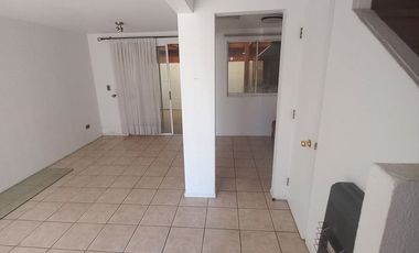 INMEJORABLE CASA DE 2 PISOS, PAREO SIMPLE, PIEDRA ROJA 65, QUILICURA.