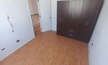 INMEJORABLE CASA DE 2 PISOS, PAREO SIMPLE, PIEDRA ROJA 65, QUILICURA.