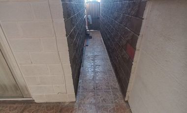 INMEJORABLE CASA DE 2 PISOS, PAREO SIMPLE, PIEDRA ROJA 65, QUILICURA.