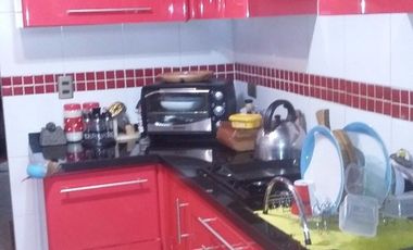 INMEJORABLE CASA DE 2 PISOS, PAREO SIMPLE, PIEDRA ROJA 65, QUILICURA.