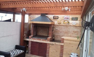 INMEJORABLE CASA DE 2 PISOS, PAREO SIMPLE, PIEDRA ROJA 65, QUILICURA.