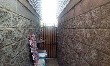 INMEJORABLE CASA DE 2 PISOS, PAREO SIMPLE, PIEDRA ROJA 65, QUILICURA.