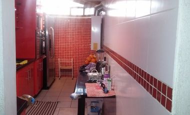 INMEJORABLE CASA DE 2 PISOS, PAREO SIMPLE, PIEDRA ROJA 65, QUILICURA.