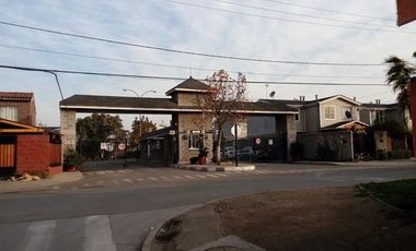 INMEJORABLE CASA DE 2 PISOS, PAREO SIMPLE, PIEDRA ROJA 65, QUILICURA.