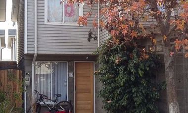 INMEJORABLE CASA DE 2 PISOS, PAREO SIMPLE, PIEDRA ROJA 65, QUILICURA.