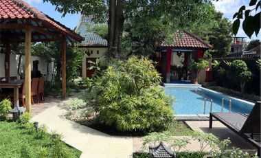 Dijual villa Dengan fiew pemandangan area persawahan & pegunungan 3 kolam renang tiap kolam renang ada gasebo dan taman lokasi sewon bantul yogyakarta