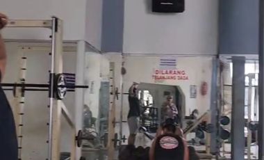 BU..dijual Segera !! 2 RUKO JUMBO digabung jadi satu (include alat-alat gym), saat ini masih aktif untuk fitness center, ramai pengunjung. Atap sudah