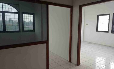 Ruko Gandeng  Rapi Strategis Jalan Raya Alternatif Cibubur Daerah Cikeas Ada Ruang Kantor