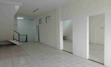 Ruko Gandeng  Rapi Strategis Jalan Raya Alternatif Cibubur Daerah Cikeas Ada Ruang Kantor