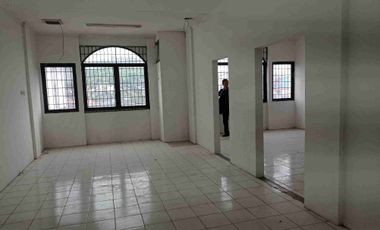 Ruko Gandeng  Rapi Strategis Jalan Raya Alternatif Cibubur Daerah Cikeas Ada Ruang Kantor