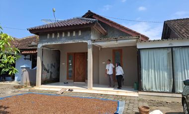 Rumah 2 Lantai Eksklusif dengan Lahan Sangat Luas – Boja, Kendal (NSB)