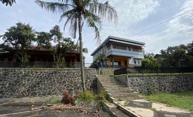 Dijual rumah di ujung berung halaman luas