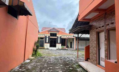 BREBES JENDERAL A.YANI RUMAH KOS 2 LANTI 20 KAMAR TIDUR STRATEGIS KOMERSIAL JUAL MURAH
