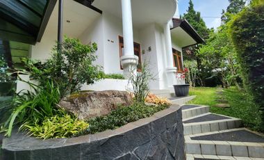 Dijual Rumah di Cipaku Setiabudi Bandung, Halaman Luas