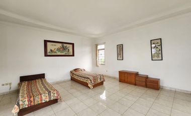 Dijual Rumah di Cipaku Setiabudi Bandung, Halaman Luas