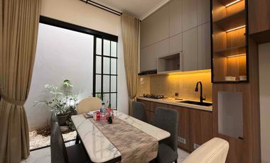 Rumah Mewah Classic  3 Lantai Siap Huni di TB Simatupang – Lebak Bulus, Jakarta Selatan.