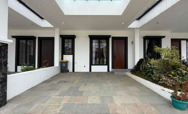 Rumah Mewah Classic  3 Lantai Siap Huni di TB Simatupang – Lebak Bulus, Jakarta Selatan.