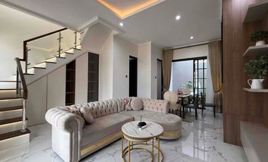 Rumah Mewah Classic  3 Lantai Siap Huni di TB Simatupang – Lebak Bulus, Jakarta Selatan.