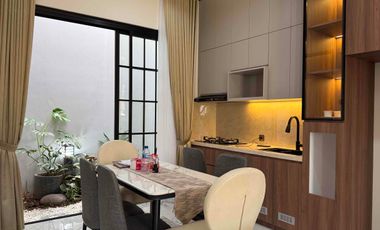 Rumah Mewah Classic  3 Lantai Siap Huni di TB Simatupang – Lebak Bulus, Jakarta Selatan.