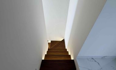 Rumah Mewah Classic  3 Lantai Siap Huni di TB Simatupang – Lebak Bulus, Jakarta Selatan.