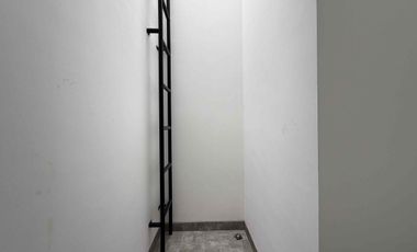 Rumah Mewah Classic  3 Lantai Siap Huni di TB Simatupang – Lebak Bulus, Jakarta Selatan.