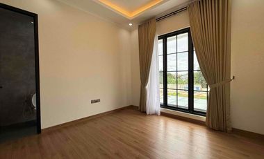 Rumah Mewah Classic  3 Lantai Siap Huni di TB Simatupang – Lebak Bulus, Jakarta Selatan.