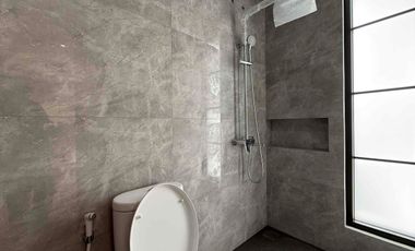 Rumah Mewah Classic  3 Lantai Siap Huni di TB Simatupang – Lebak Bulus, Jakarta Selatan.