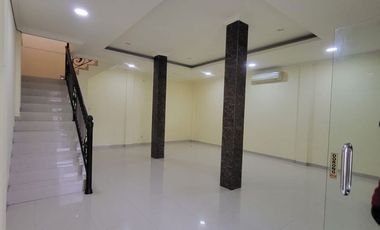 Ruko Mewah Lebar 2 Ruko jadi 1 di Pinggir Jalan Pondok Kelapa Jaktim