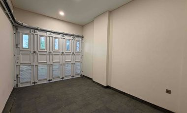 Rumah Siaphuni  3 Lantai Jakarta Selatan – Lebak Bulus 300 Meter dari Tol Veteran dan Akses Strategis.