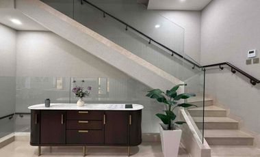 Rumah Siaphuni  3 Lantai Jakarta Selatan – Lebak Bulus 300 Meter dari Tol Veteran dan Akses Strategis.