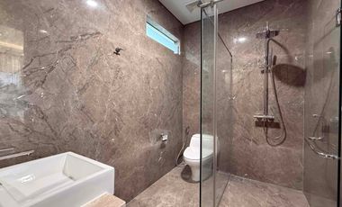 Rumah Siaphuni  3 Lantai Jakarta Selatan – Lebak Bulus 300 Meter dari Tol Veteran dan Akses Strategis.