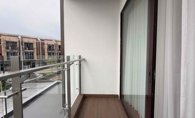 Rumah Tropis Mewah 3 Lantai di Veteran Lebak Bulus Jakarta Selatan – 300 Meter dari Tol Veteran