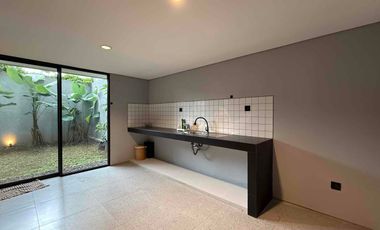 Rumah Siaphuni 4 Lantai Eksklusif di Permata Hijau, Kebayoran Lama - Jakarta Selatan.