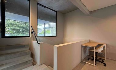 Rumah Siaphuni 4 Lantai Eksklusif di Permata Hijau, Kebayoran Lama - Jakarta Selatan.