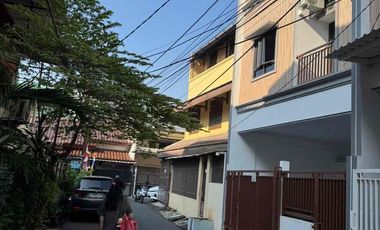 Rumah Strategis di Tanjung Duren Jakarta Barat