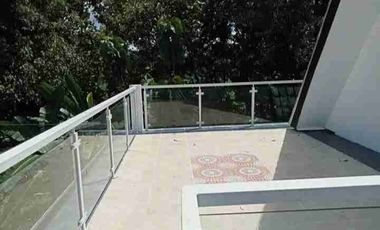 dijual villa Cantik sejuk Asri+Gazebo +Rooftop+private Pool Piyungan Jogja.FULLY FURNISHED