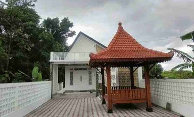 dijual villa Cantik sejuk Asri+Gazebo +Rooftop+private Pool Piyungan Jogja.FULLY FURNISHED