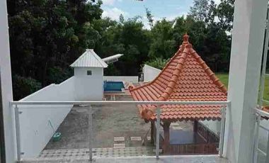 dijual villa Cantik sejuk Asri+Gazebo +Rooftop+private Pool Piyungan Jogja.FULLY FURNISHED