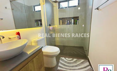 SE ARRIENDA CASA MEDIANERA EN UNIDAD CERRADA CON PORTERÍA 24 HORAS