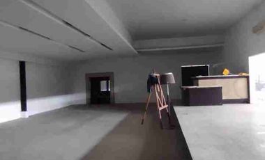 JUAL MURAH LANGKA GUDANG MARGOMULYO PERMAI LUAS 3000 BANGUNAN LUAS BAGUS SIAP HUNI ADA KANTOR SHOWROOM MESS KARYAWAN LENGKAP