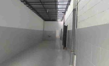 JUAL MURAH LANGKA GUDANG MARGOMULYO PERMAI LUAS 3000 BANGUNAN LUAS BAGUS SIAP HUNI ADA KANTOR SHOWROOM MESS KARYAWAN LENGKAP