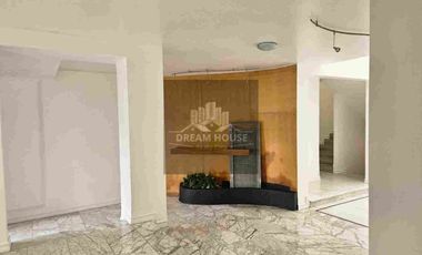 Venta de Casa amplia y luminosa de 4 dormitorios, Sector Quito Tenis, Quito, Ecuador