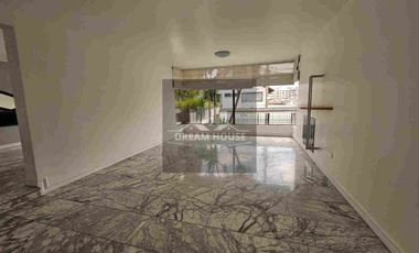 Venta de Casa amplia y luminosa de 4 dormitorios, Sector Quito Tenis, Quito, Ecuador