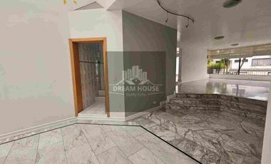 Venta de Casa amplia y luminosa de 4 dormitorios, Sector Quito Tenis, Quito, Ecuador